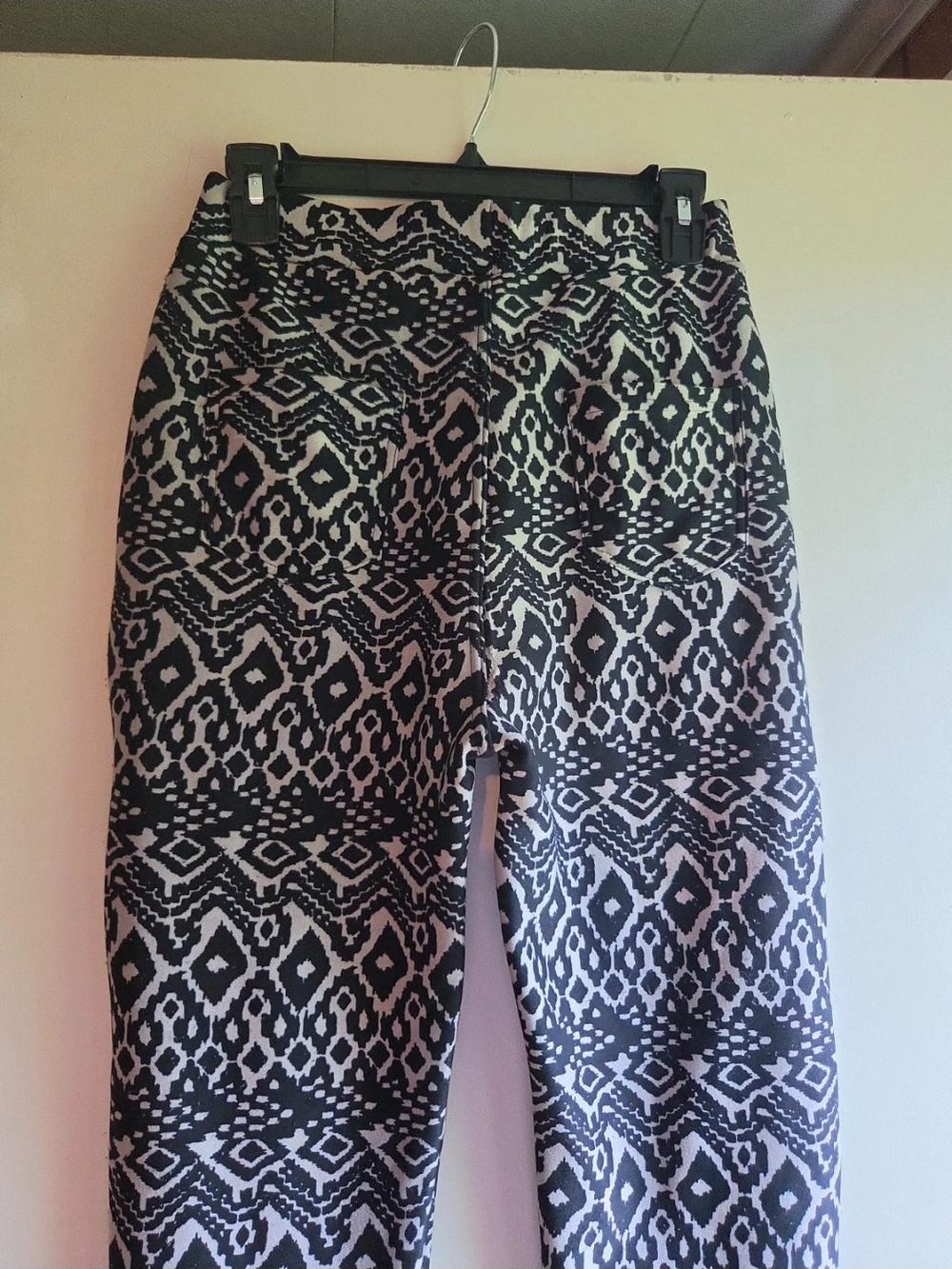 Black & White Geometric Leggings with Gold Zipper Accents - Picture 2 of 6